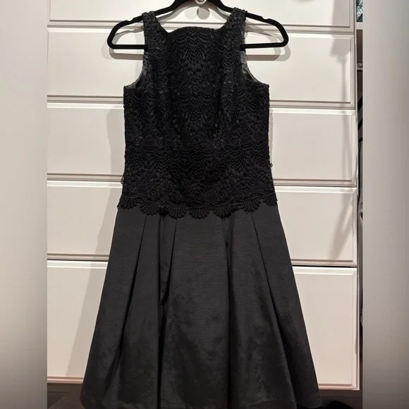 White House Black Market Lace Appliqué Sleeveless Dress Size 4 Y2K Fit & Flare - Picture 2 of 6
